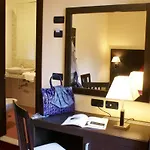 Hotel Versailles *