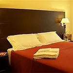 Hotel Versailles *