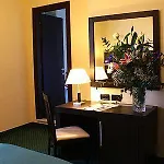 Hotel Versailles *