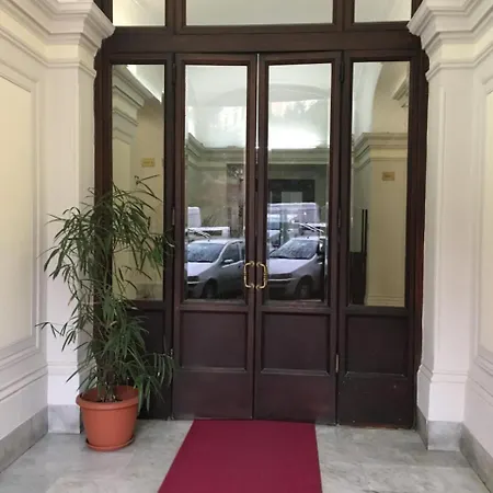 Hotel Versailles *